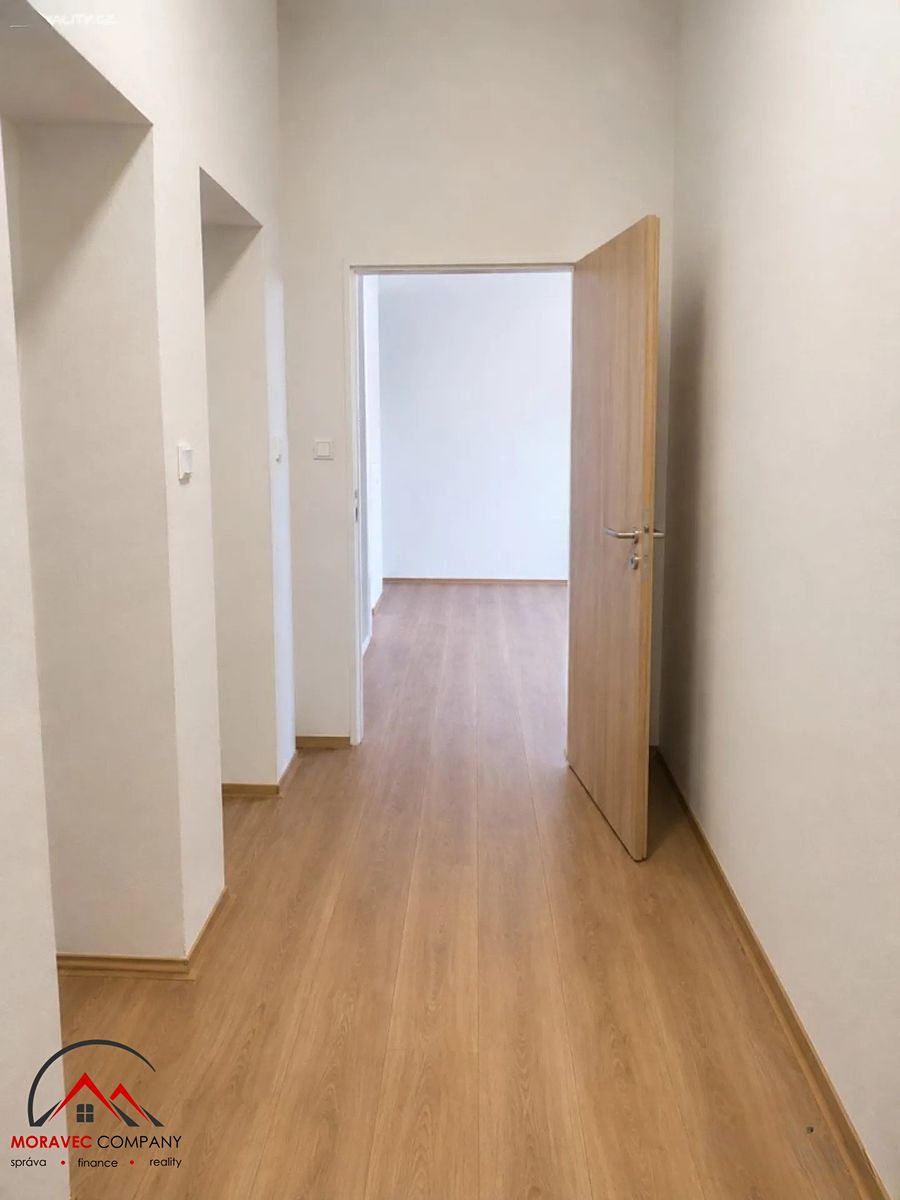 Pronájem bytu 1+kk 43 m² – fotografie 4