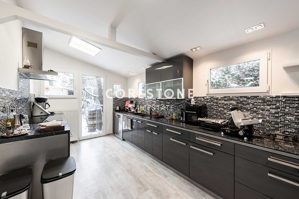 Prodej rodinného domu 210 m², pozemek 355 m² – fotografie 3