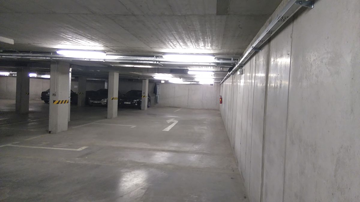 Pronájem garážového stání 16 m² – fotografie 3