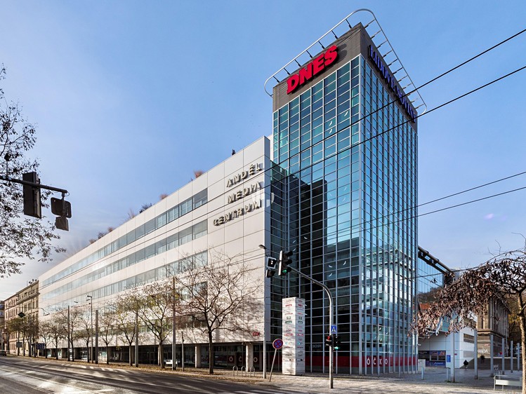 Pronájem komerčního prostoru, 168 m² (1 z 10)