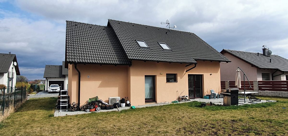 Prodej rodinného domu 210 m², pozemek 800 m² – fotografie 2