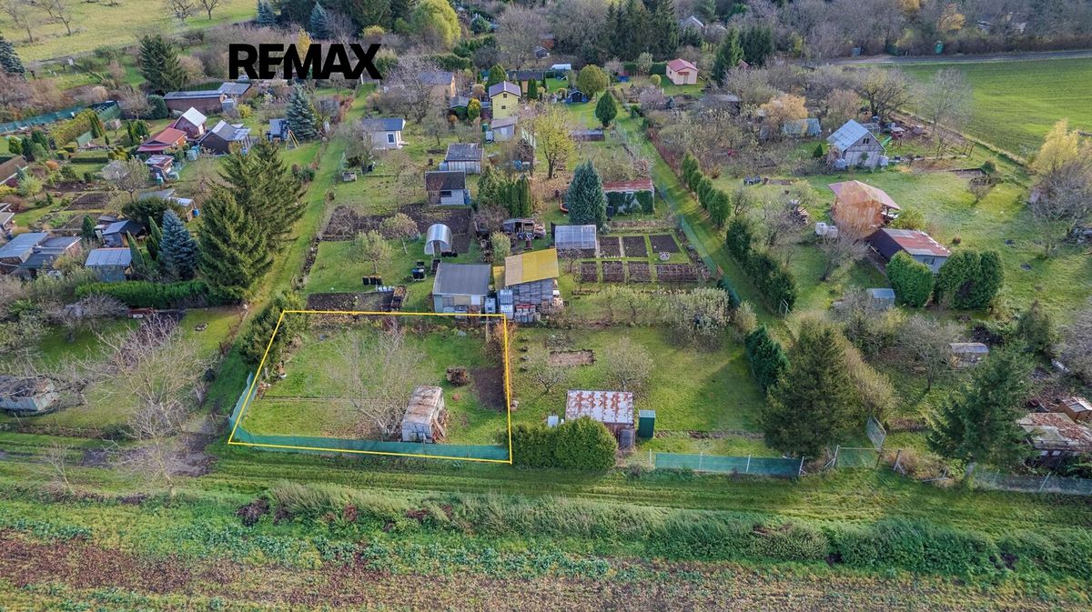 Prodej stavebního pozemku 392 m² – fotografie 2