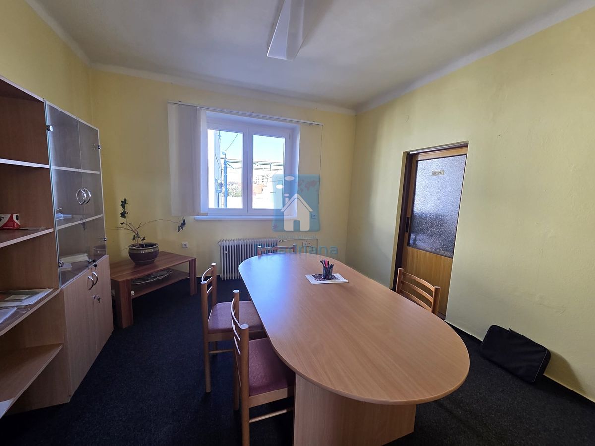Pronájem kanceláře 312 m² – fotografie 3