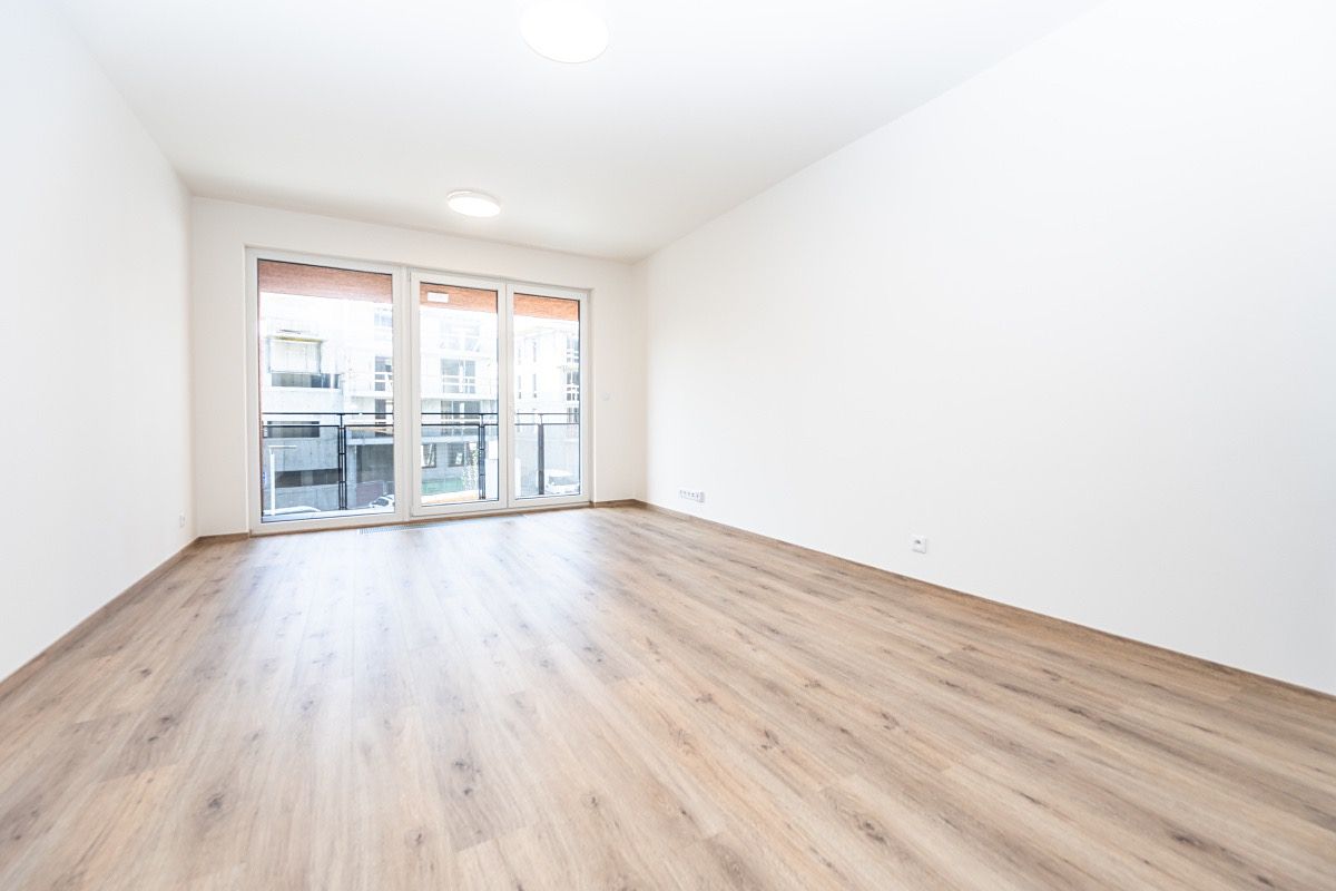 Pronájem bytu 1+kk 33 m² – fotografie 2