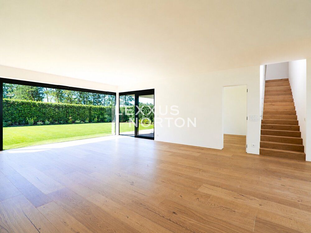 Prodej vily 260 m², pozemek 592 m² – fotografie 2