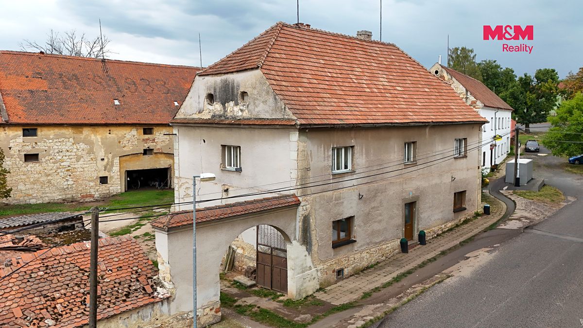 Prodej rodinného domu 424 m², pozemek 1444 m² – fotografie 2