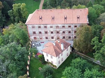 Prodej činžovního domu 1600 m²