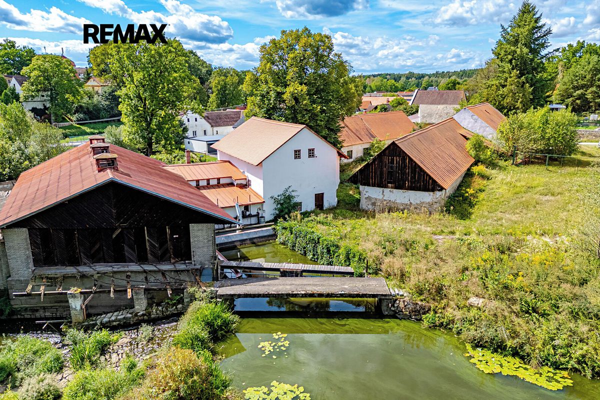 Prodej rodinného domu 223 m², pozemek 1961 m² – fotografie 5