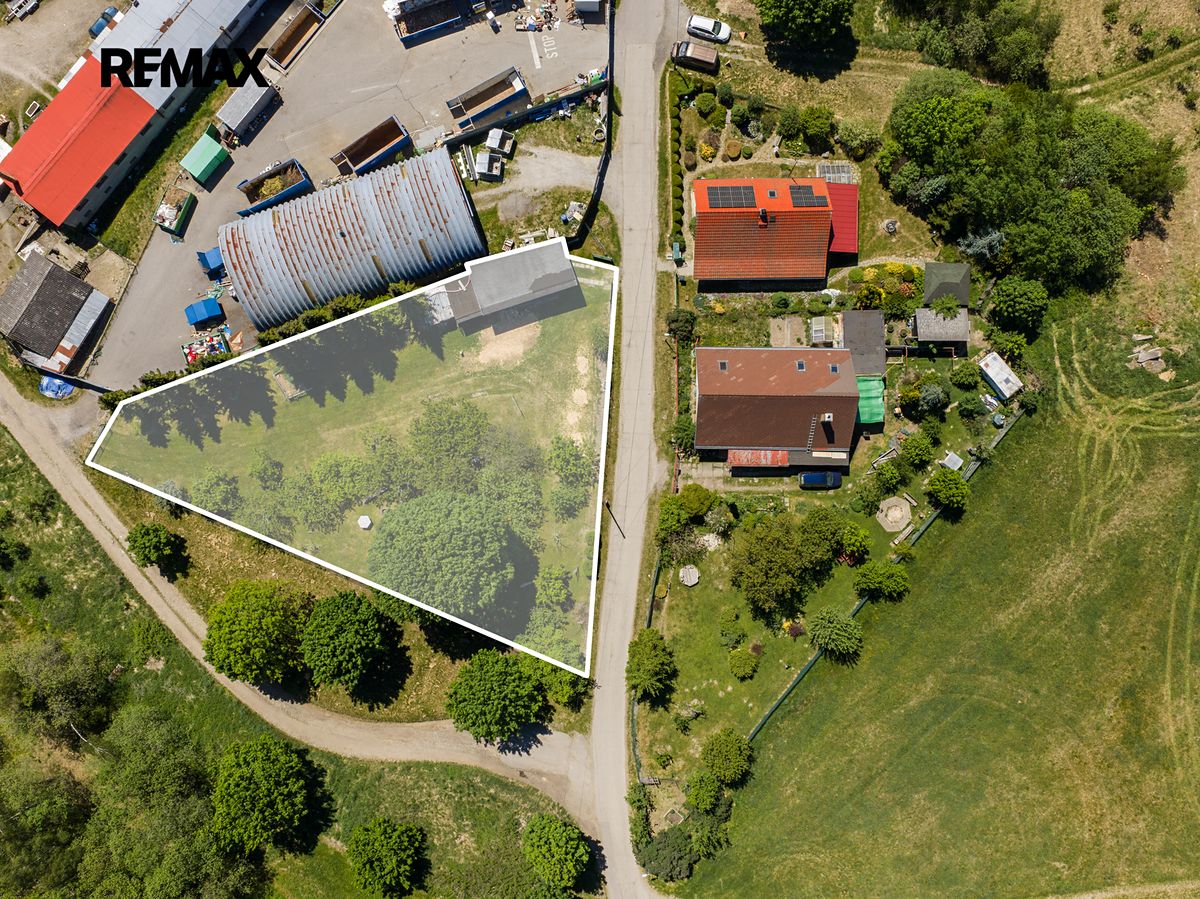 Prodej stavebního pozemku 1408 m² – fotografie 2