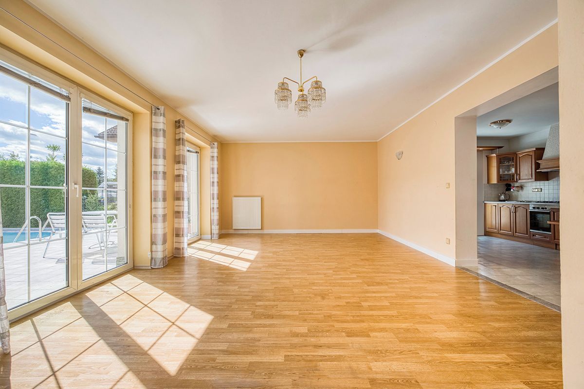 Prodej rodinného domu 223 m², pozemek 799 m² – fotografie 3