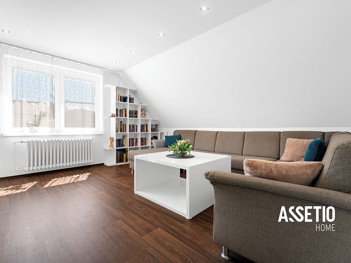 Prodej rodinného domu 254 m², pozemek 848 m² – fotografie 2