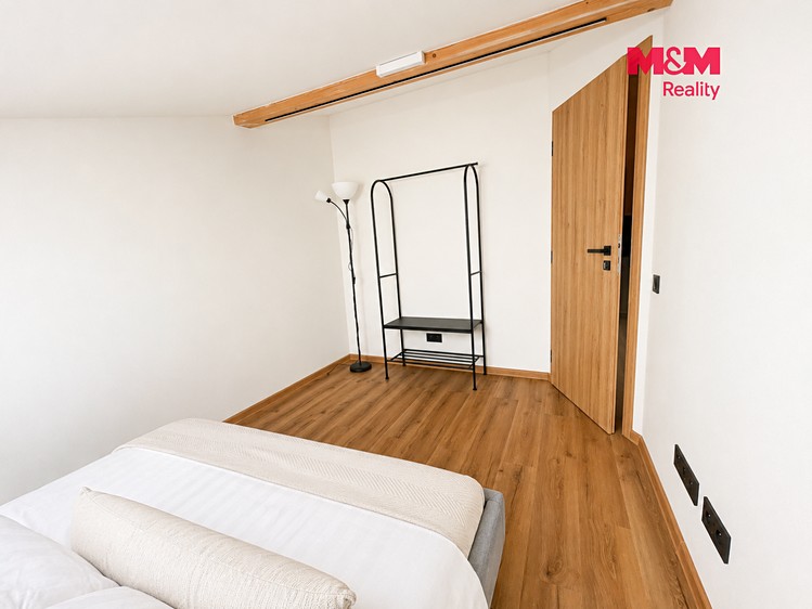 Pronájem bytu 3+kk, 80 m² (7 z 17)