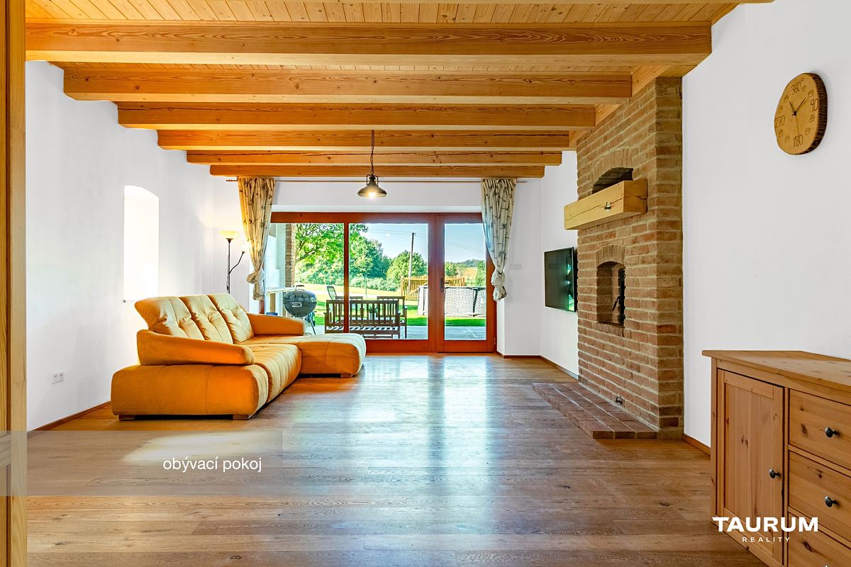 Prodej rodinného domu 303 m², pozemek 1252 m² – fotografie 3