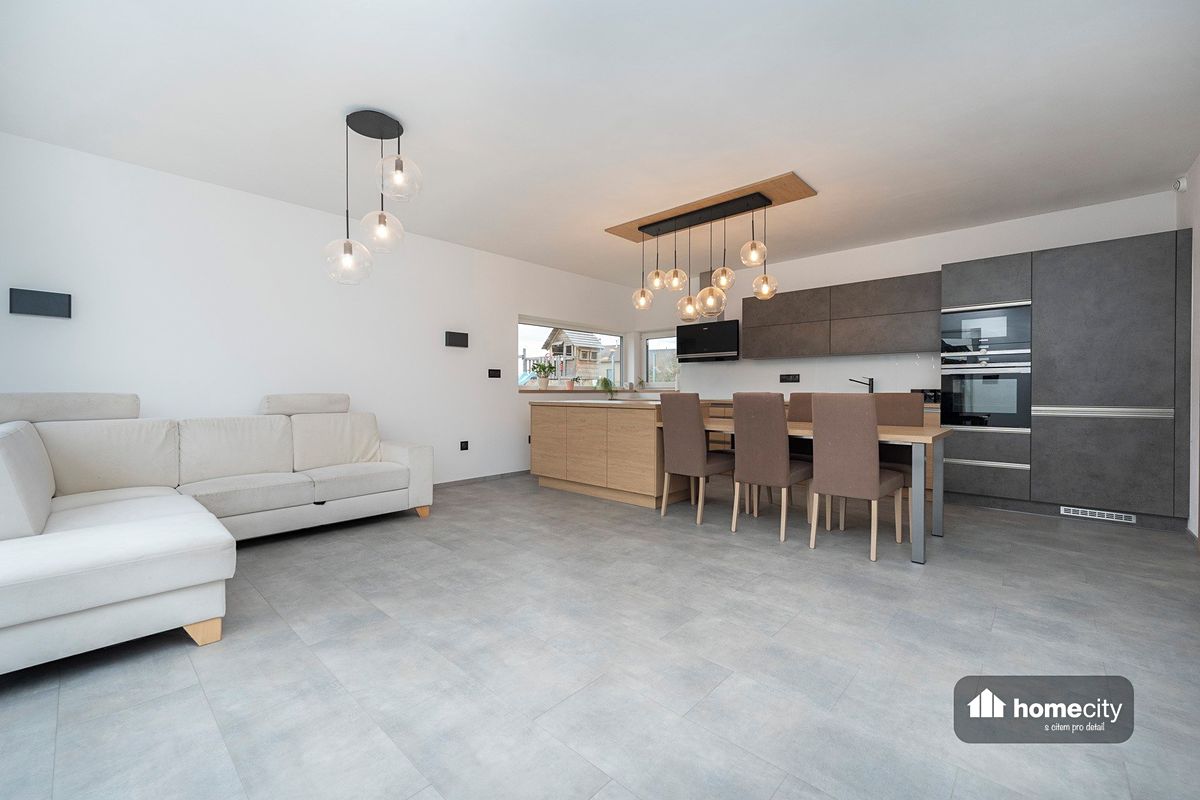 Pronájem rodinného domu 139 m², pozemek 594 m² – fotografie 4