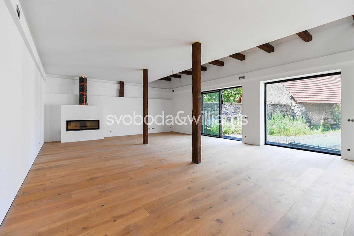 Prodej rodinného domu 637 m², pozemek 1384 m²