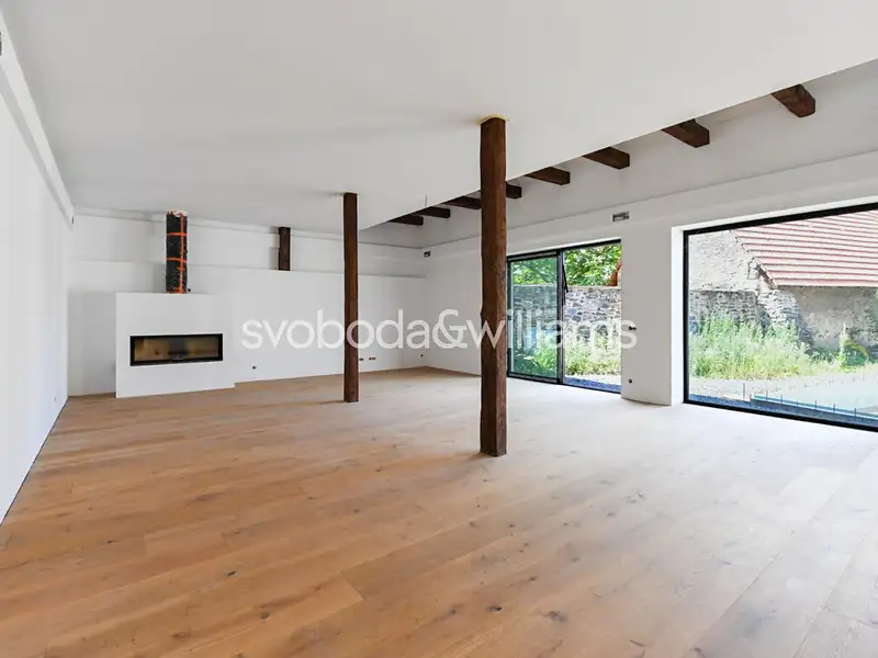 Prodej rodinného domu 637 m², pozemek 1384 m², Dolany nad Vltavou – náhled fotky 1