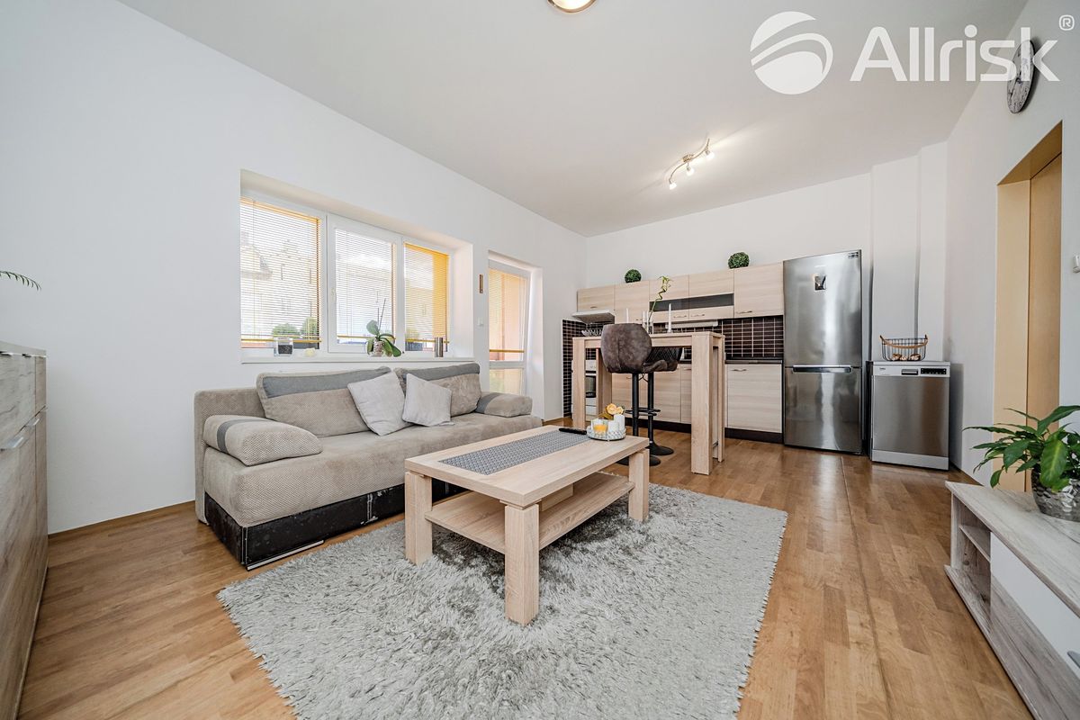 Pronájem bytu 2+kk 46 m² – fotografie 4