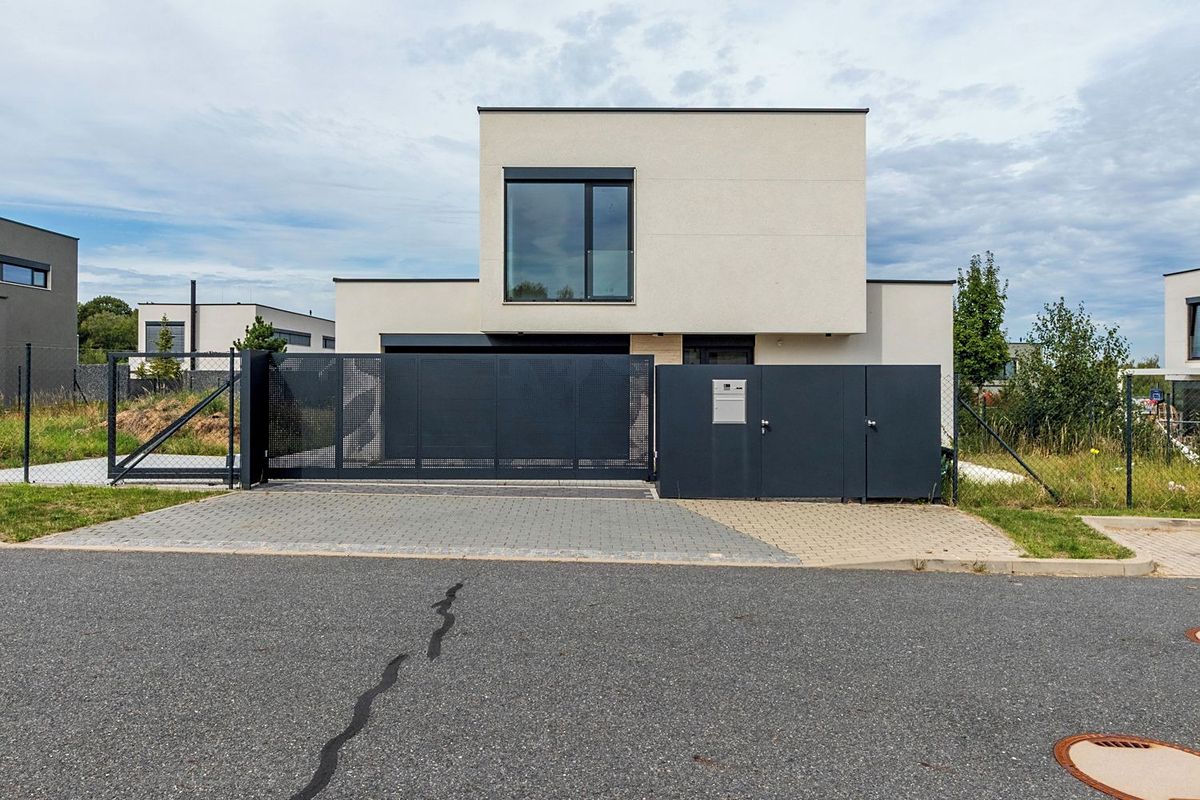 Prodej rodinného domu 295 m², pozemek 887 m²