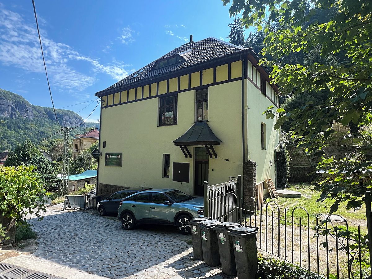 Prodej rodinného domu 450 m², pozemek 1091 m² – fotografie 3