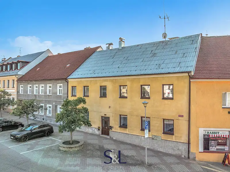 Prodej rodinného domu 470 m², pozemek 1254 m², Doksy – náhled fotky 1