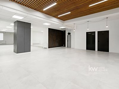 Pronájem kanceláře 427 m²