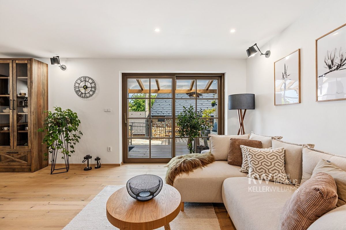 Prodej rodinného domu 180 m², pozemek 923 m² – fotografie 4