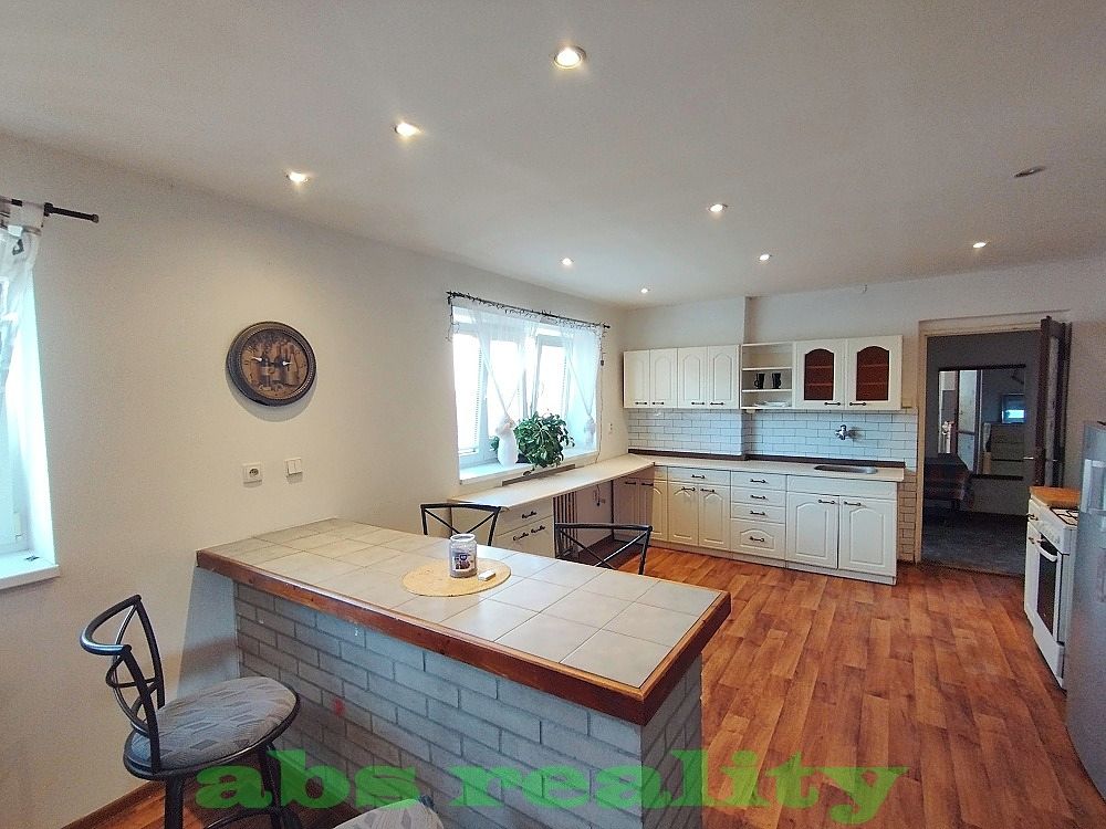 Prodej rodinného domu 290 m², pozemek 559 m² – fotografie 3