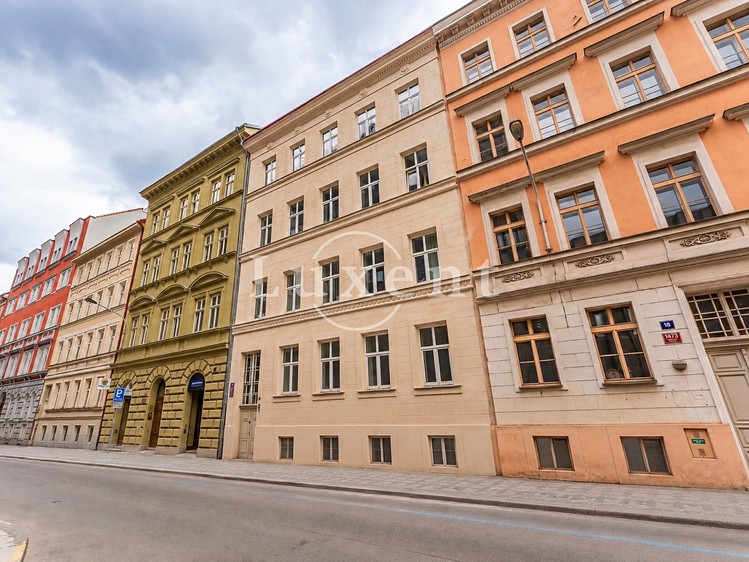 Prodej komerčního prostoru, 632 m² (1 z 15)