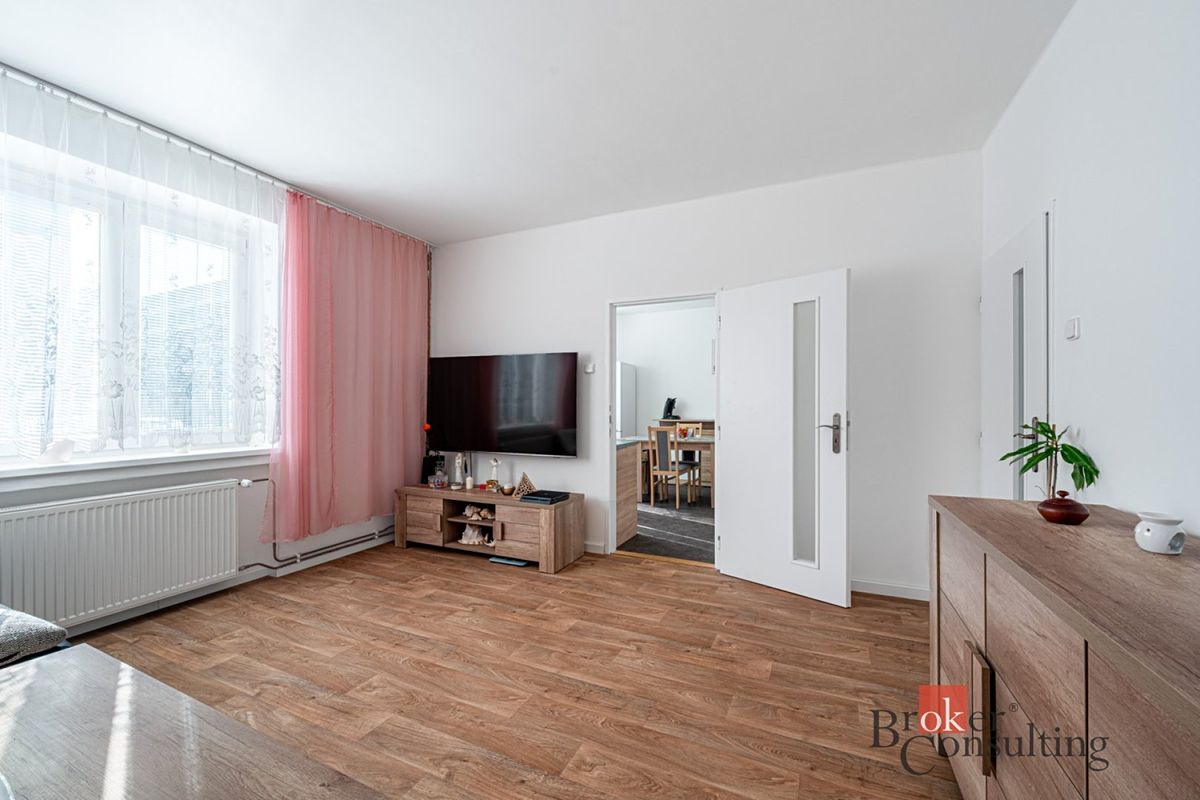 Pronájem rodinného domu 230 m², pozemek 448 m² – fotografie 5