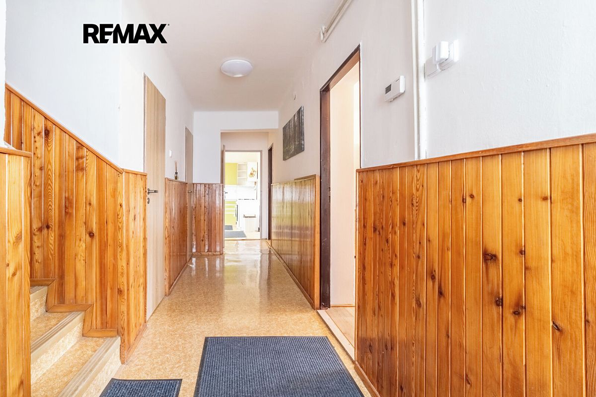 Prodej rodinného domu 220 m², pozemek 471 m² – fotografie 3