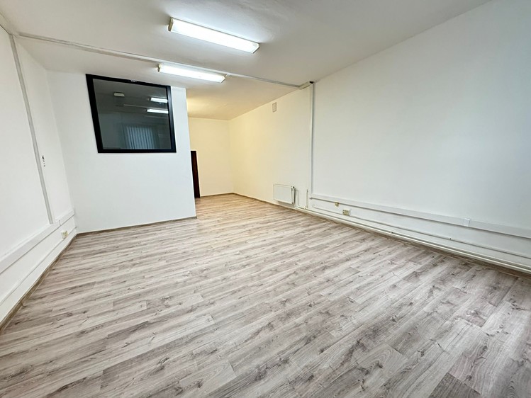Комерційне приміщення в оренду, 272 м² (21 з 23)