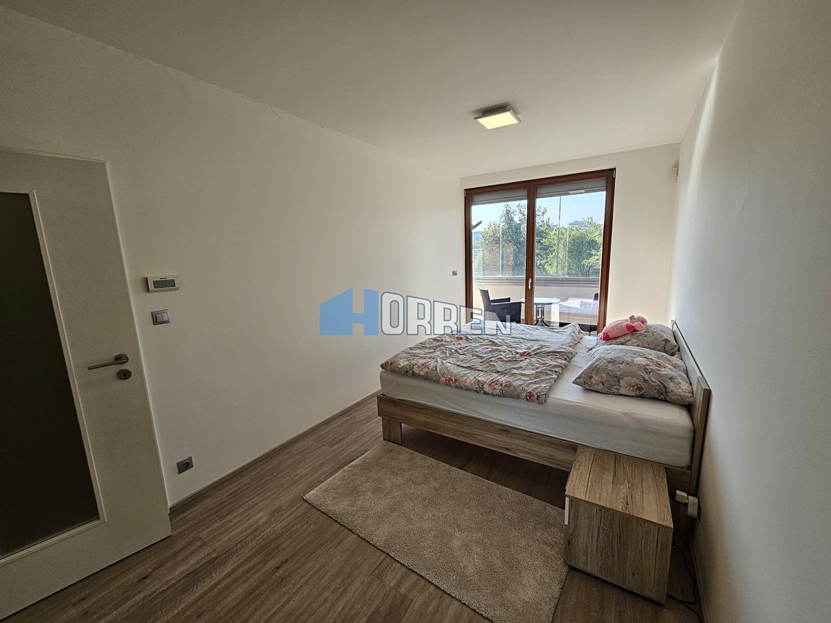 Pronájem bytu 2+kk 62 m² – fotografie 4