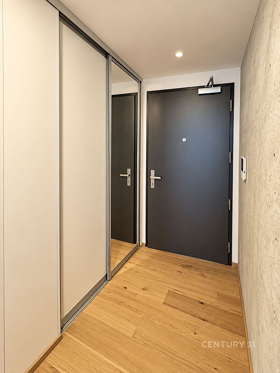 Pronájem bytu 1+kk 38 m² – fotografie 3
