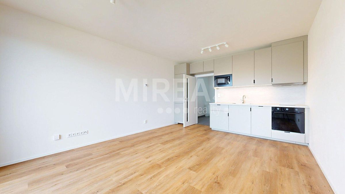 Pronájem bytu 1+kk 32 m² – fotografie 3