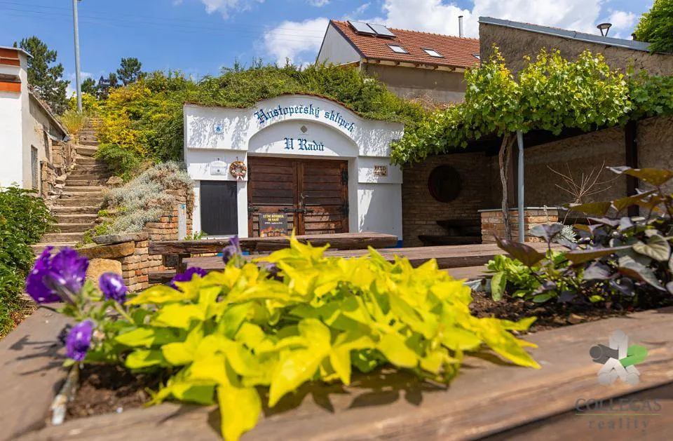 Prodej komerční nemovitosti 421 m²