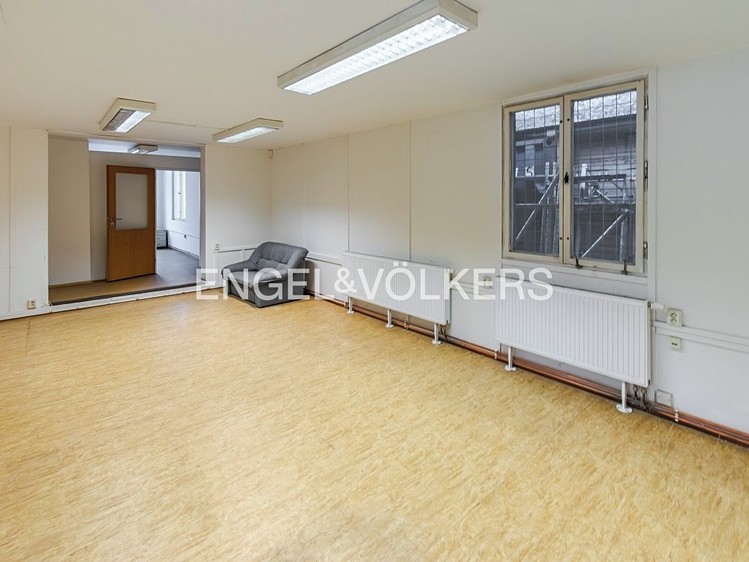 Pronájem komerčního prostoru, 2 326 m² (15 z 20)