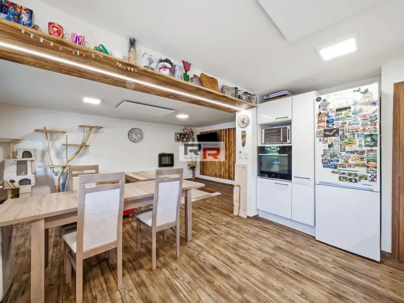 Prodej rodinného domu 289 m², pozemek 427 m², Olomouc – náhled fotky 3