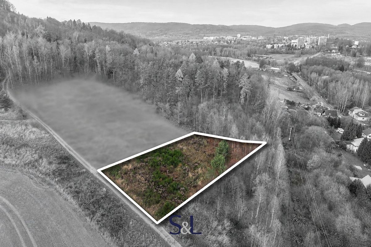 Prodej stavebního pozemku 2215 m²