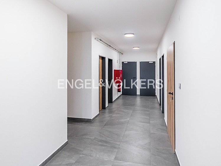 Pronájem komerčního prostoru, 1 890 m² (12 z 18)