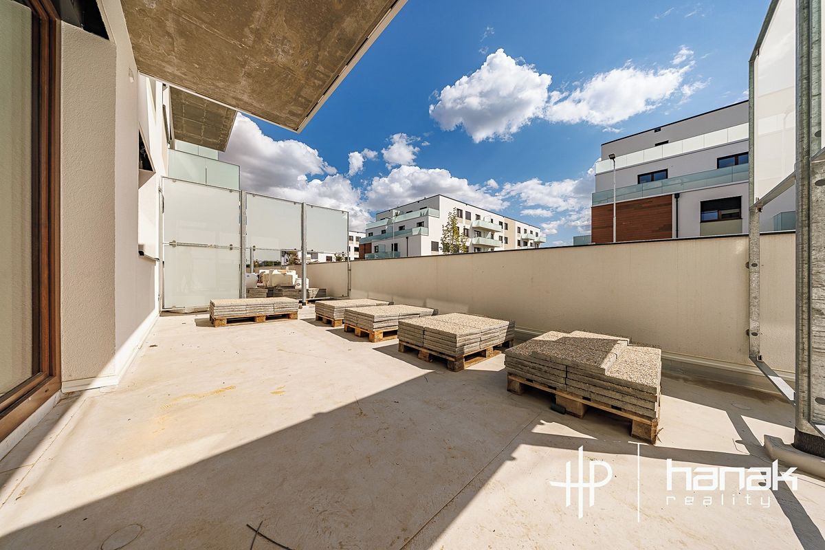 Pronájem bytu 2+kk 71 m² – fotografie 2