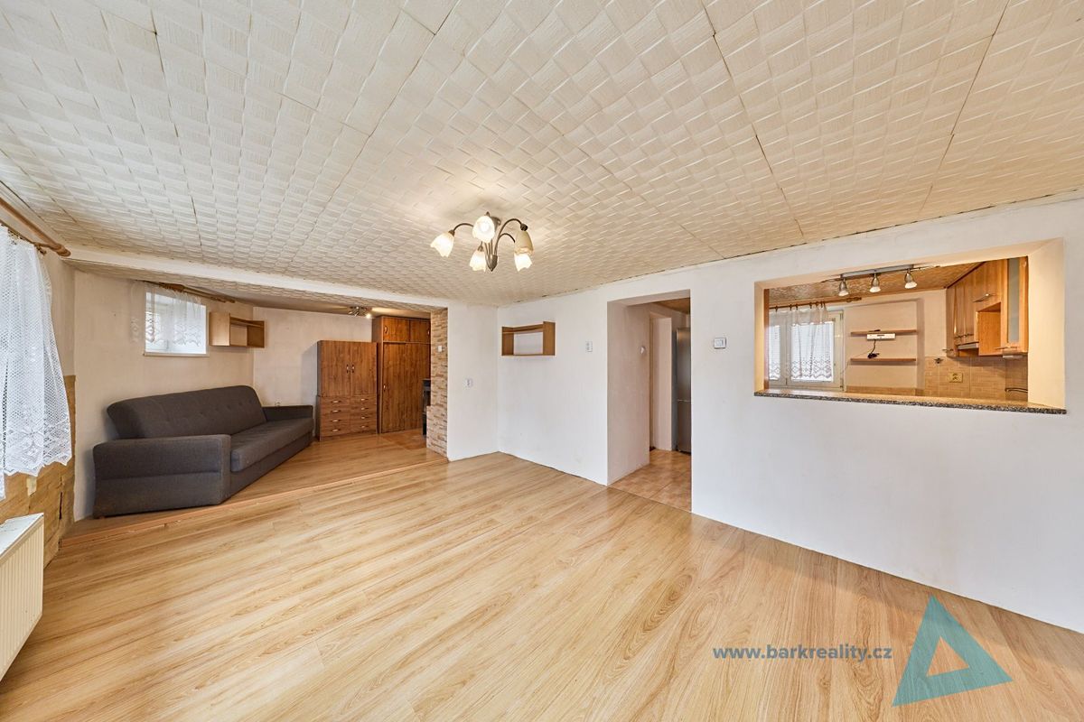 Prodej rodinného domu 135 m², pozemek 381 m² – fotografie 2
