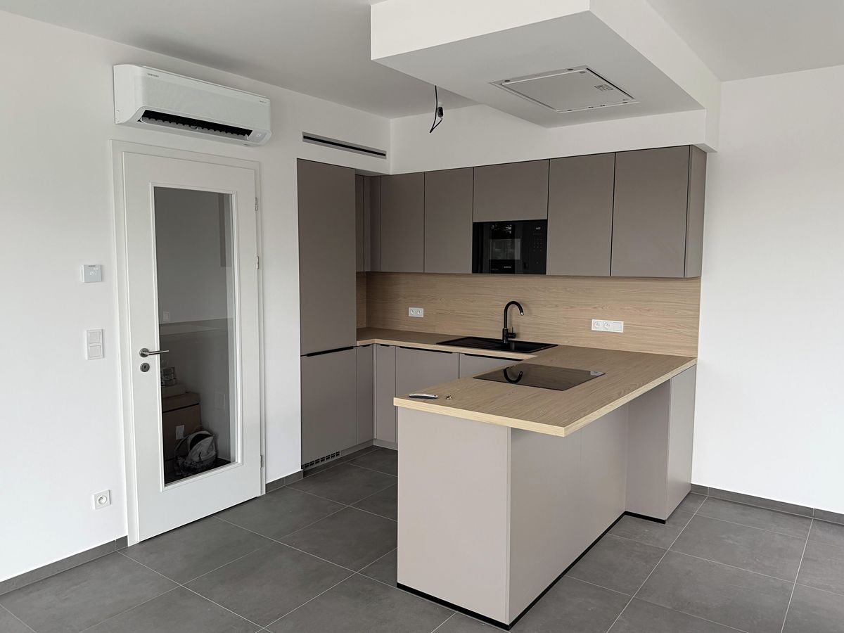 Pronájem bytu 4+kk 86 m² – fotografie 2