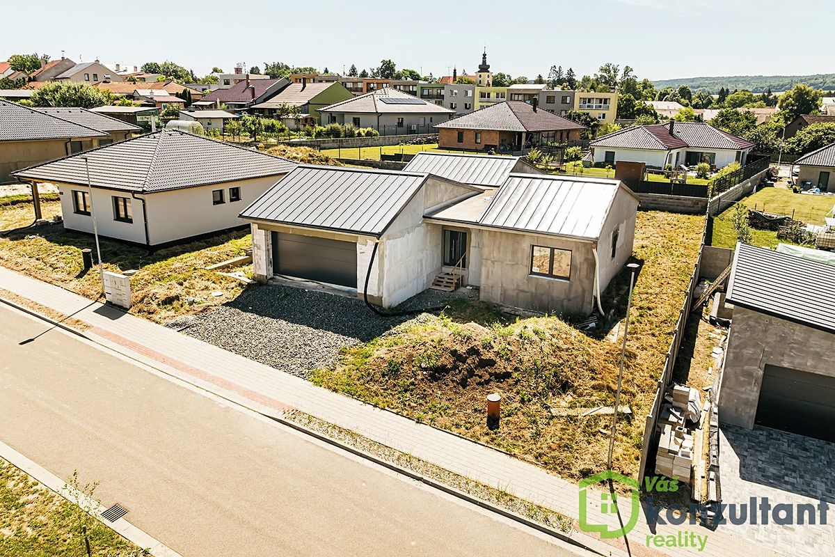 Prodej rodinného domu 179 m², pozemek 814 m² – fotografie 2