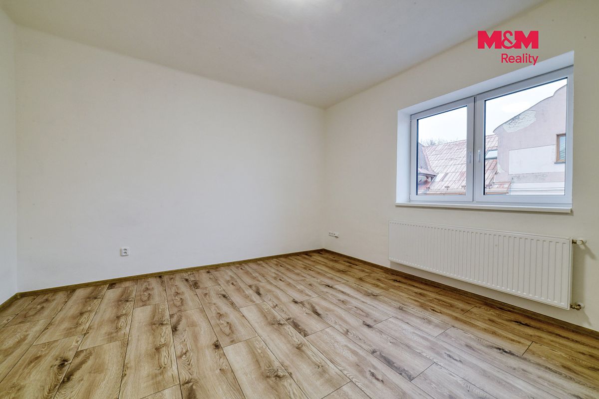Prodej rodinného domu 218 m², pozemek 334 m² – fotografie 2