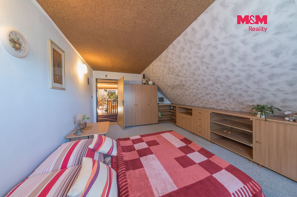 Prodej rodinného domu 268 m², pozemek 878 m² – fotografie 5