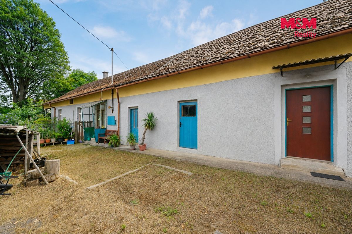 Prodej rodinného domu 137 m², pozemek 722 m² – fotografie 2