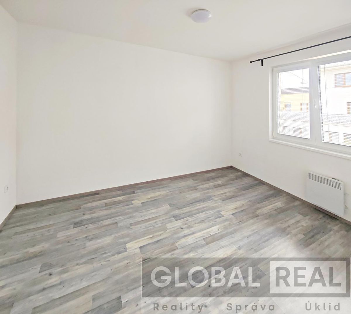 Pronájem bytu 2+kk 43 m² – fotografie 2