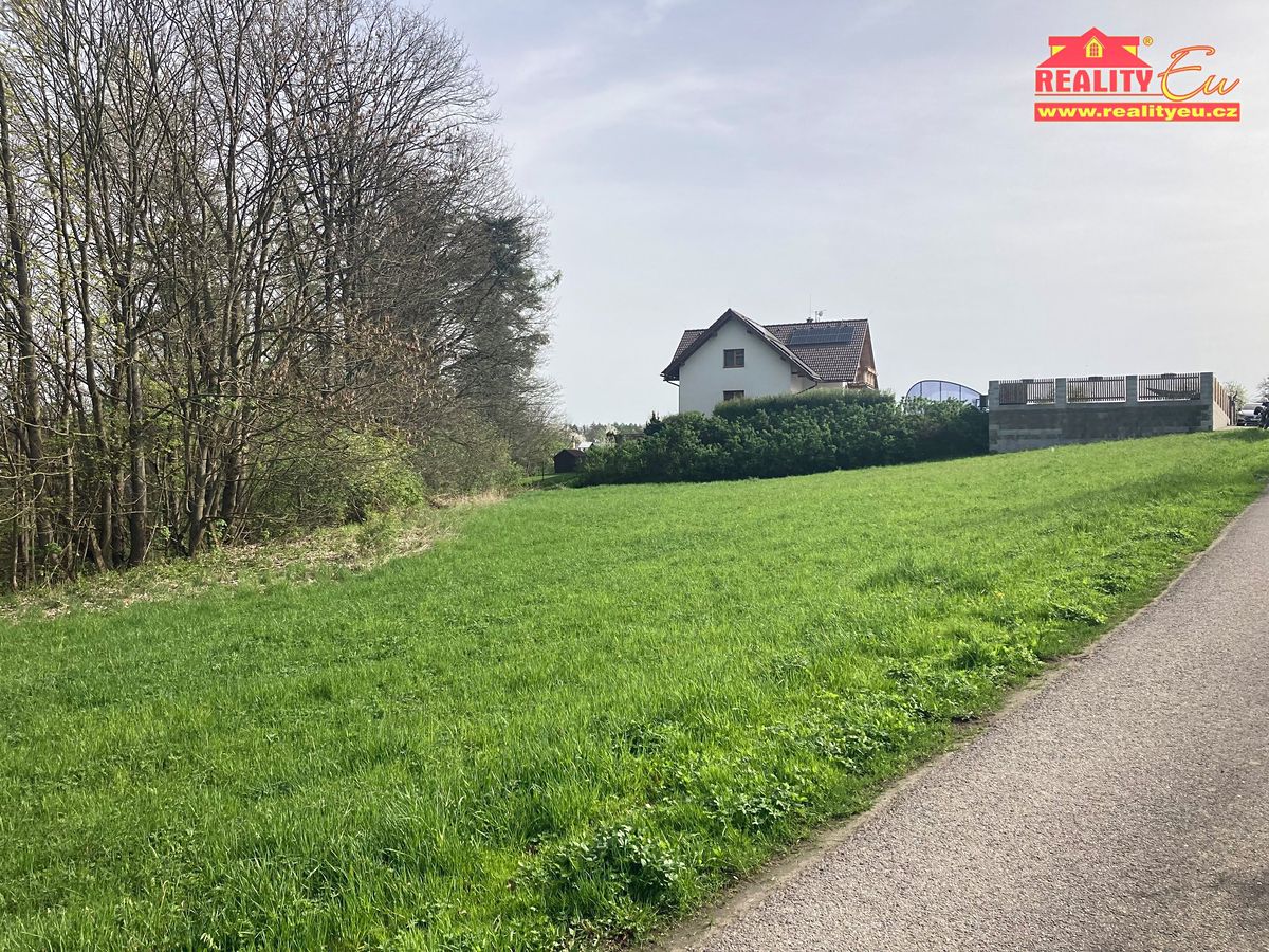 Prodej stavebního pozemku 1221 m² – fotografie 2