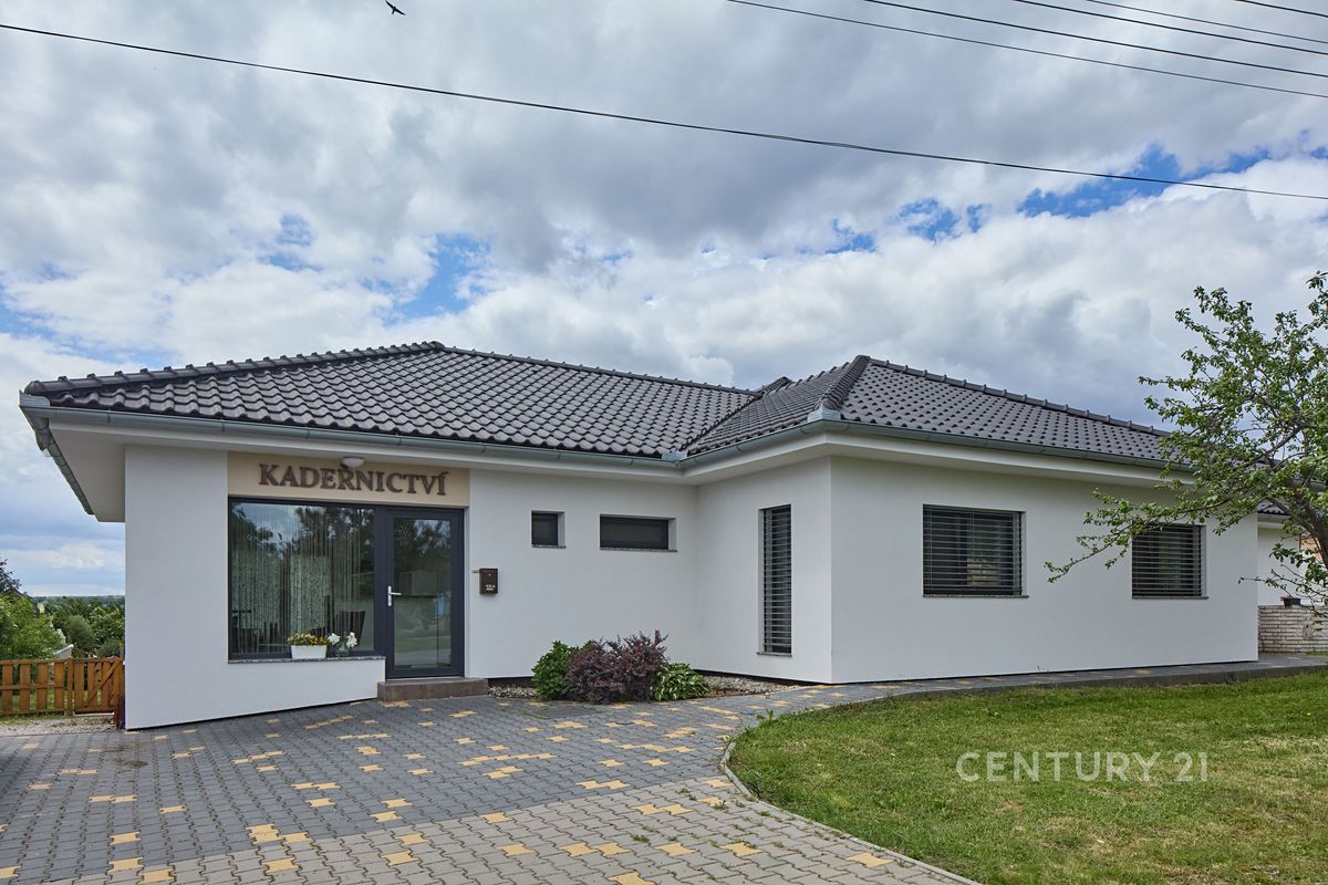 Prodej rodinného domu 234 m², pozemek 1546 m² – fotografie 3