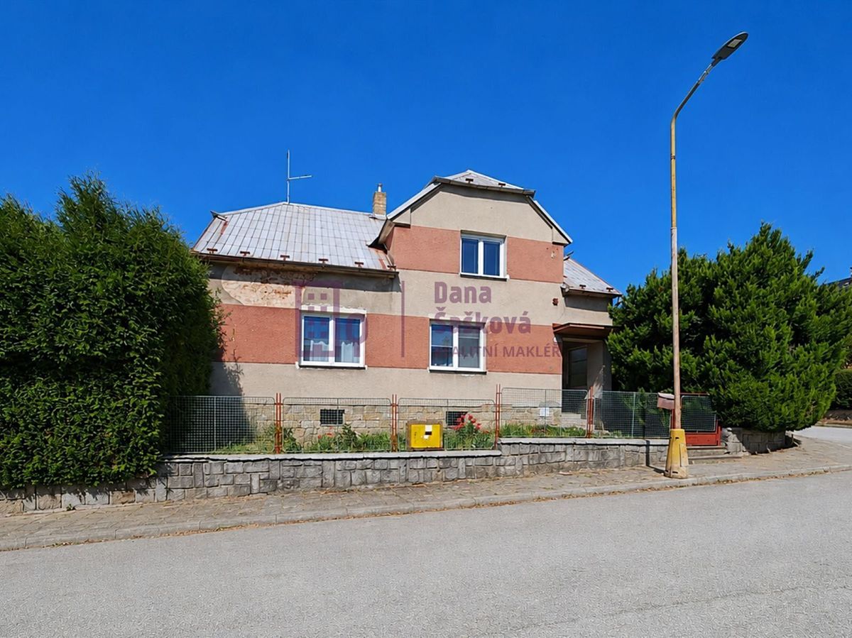 Prodej rodinného domu 230 m², pozemek 1072 m² – fotografie 4